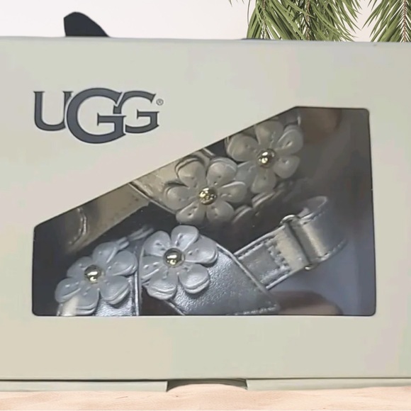 UGG Baby Allairey Shimmer Silver Sandal Size 2-3- NIB - Picture 2 of 5